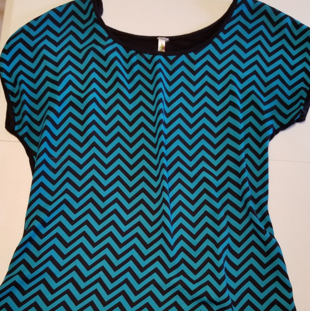 Turquoise Chevron design top